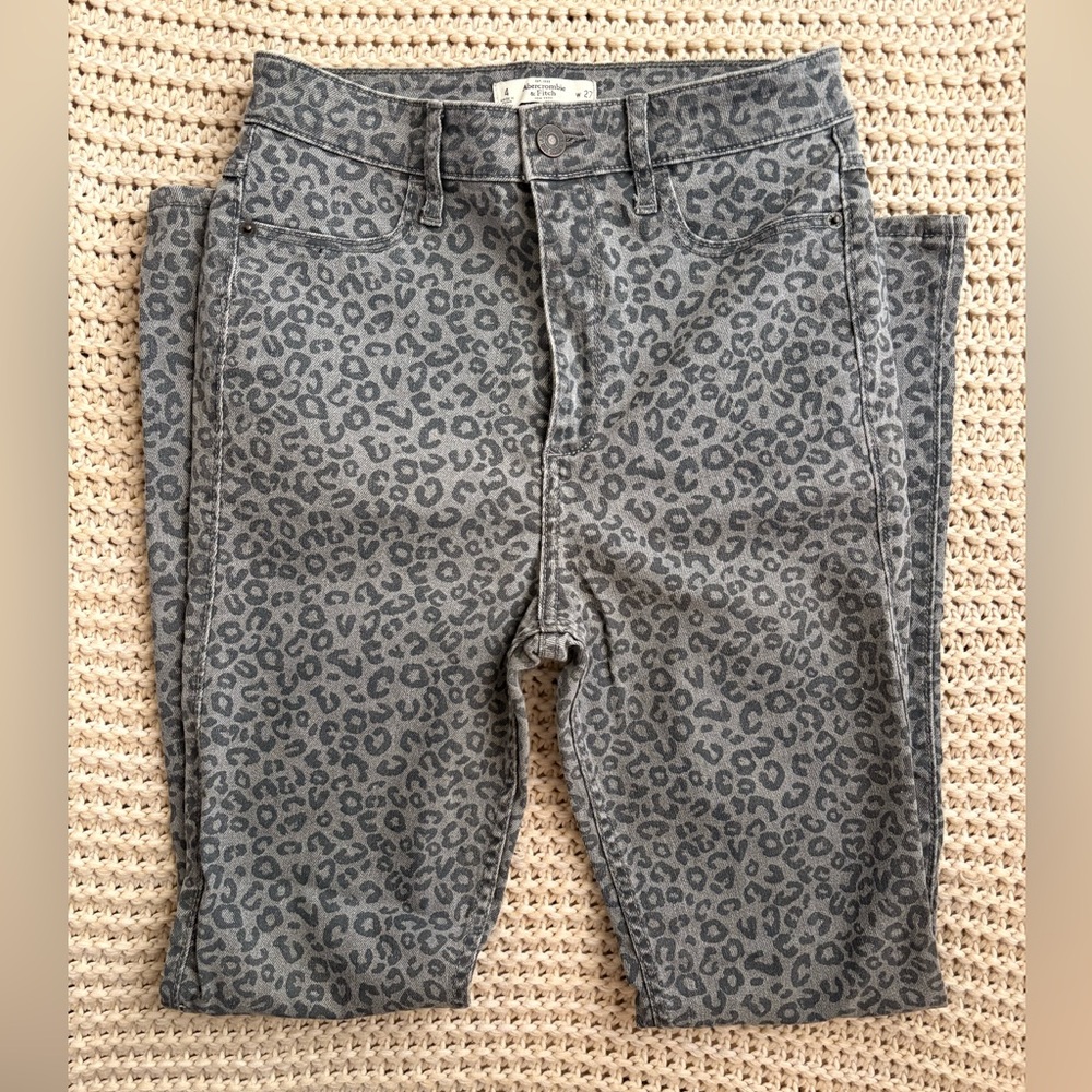 Abercrombie and Fitch High-Rise Leopard Print Jeggings